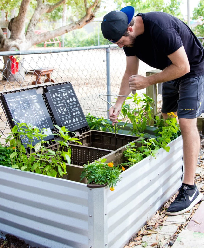 Outdoor Trash Bin / Garbage Can Enclosure & Raised Planter Bed